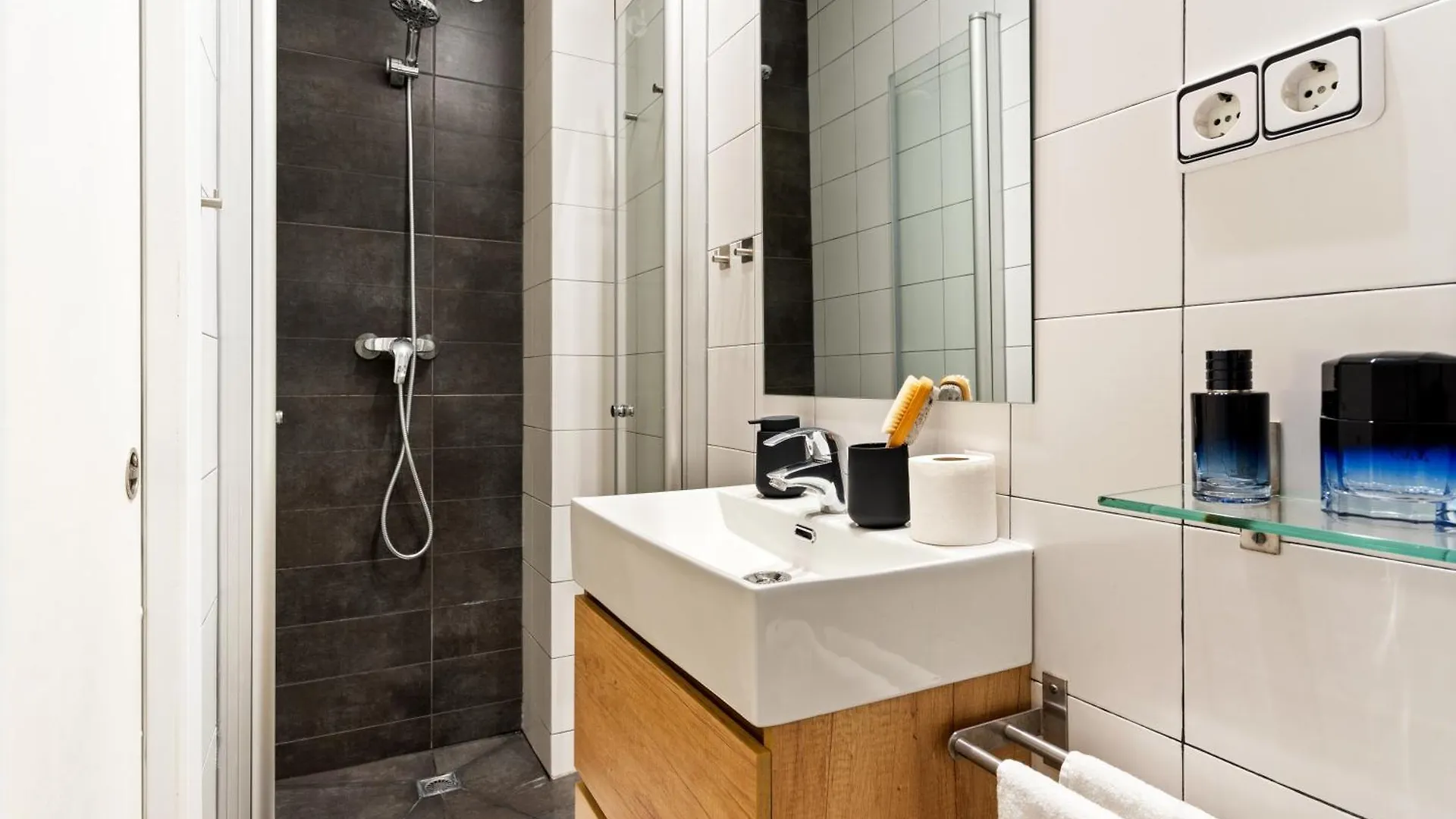 Lodging Apartments Almirall Beach 22 Barcelona